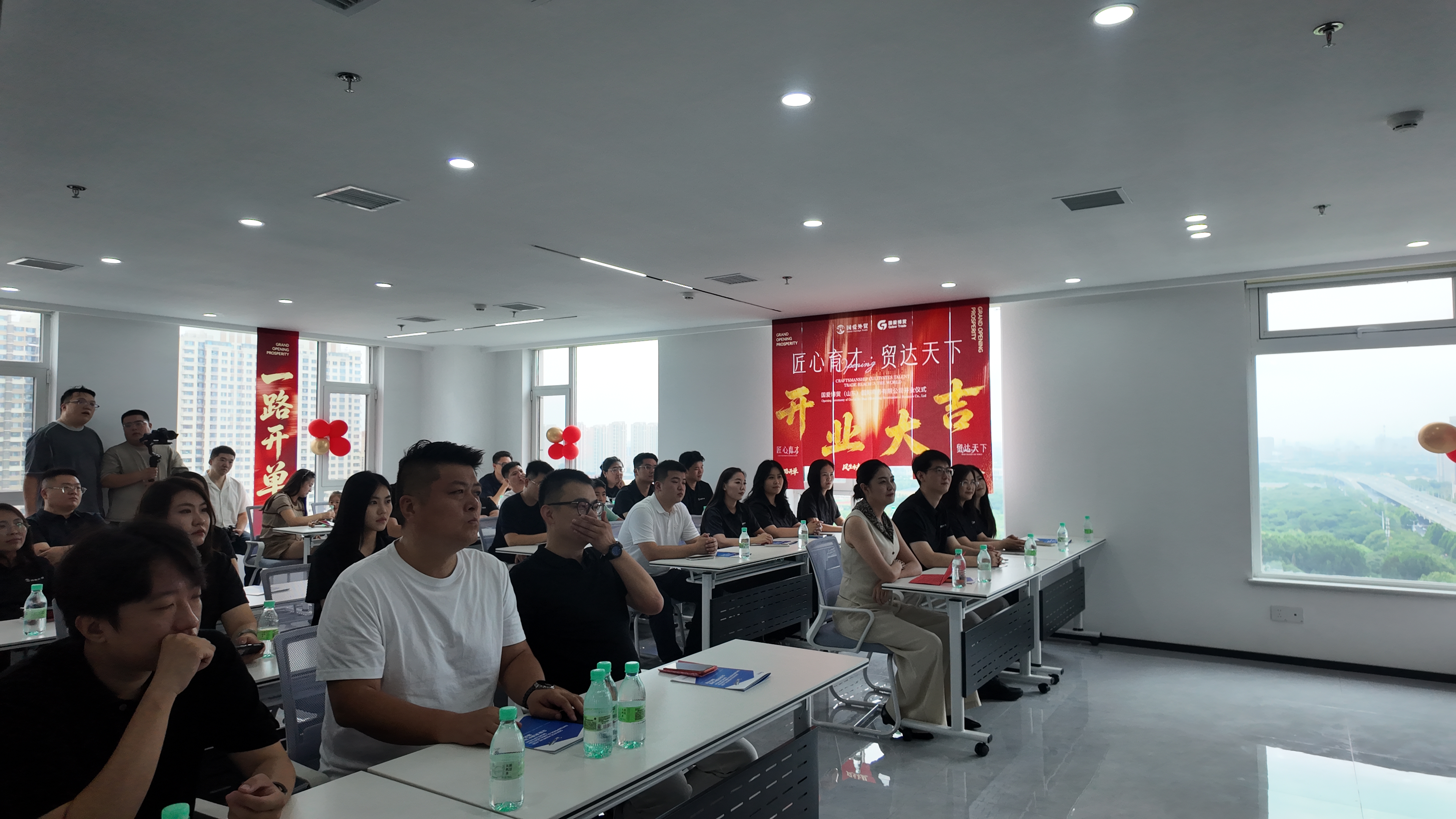 济南公司办公环境照片 8